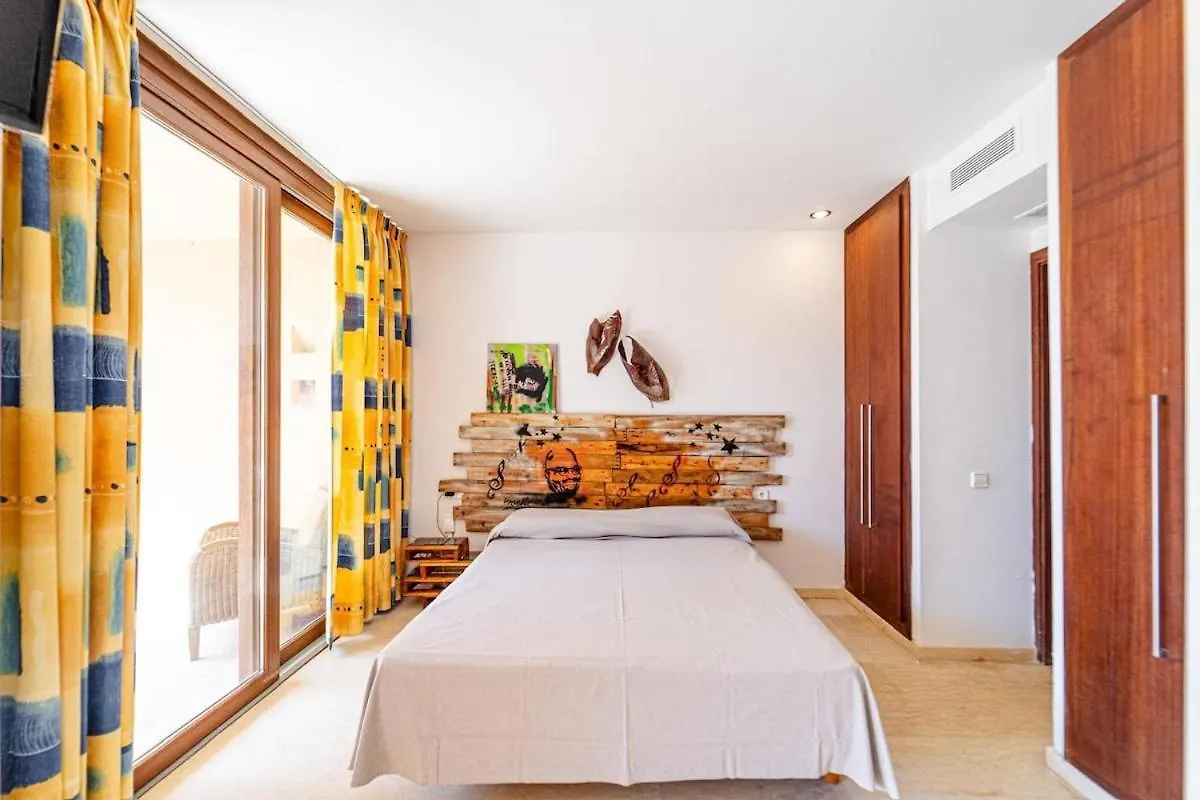 Appartement Amazing Seafront Apt Den Bossa 3 BALEARIC ISLANDS Spanje